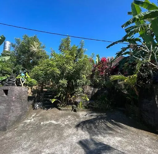Ferienhaus Ariwigangga Banana Garden Krambitan